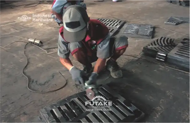 plat dari besi penutup selokan