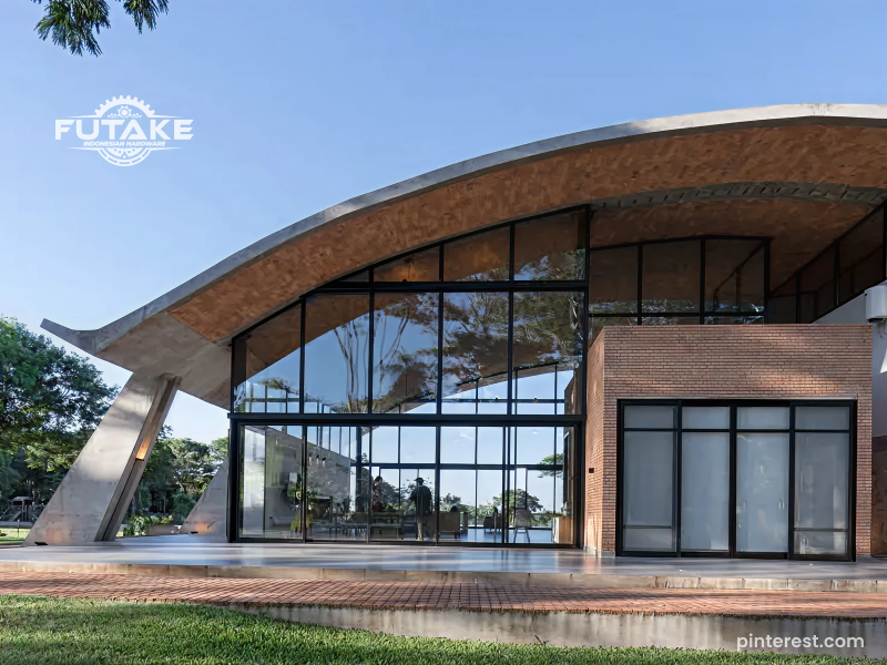 Desain atap lengkung futuristik pada rumah kontemporer dengan tampilan premium dan unik. 
