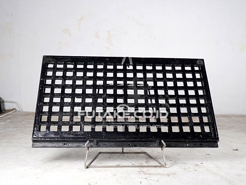 Grill Tutup Besi Selokan Air