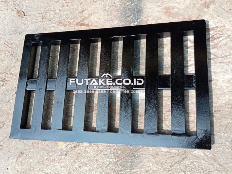 Tutup Selokan Besi Siku