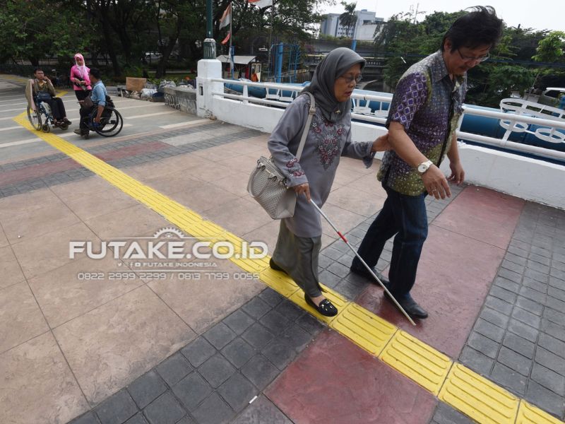 Guiding Block Pemandu Disabilitas di TRotoar