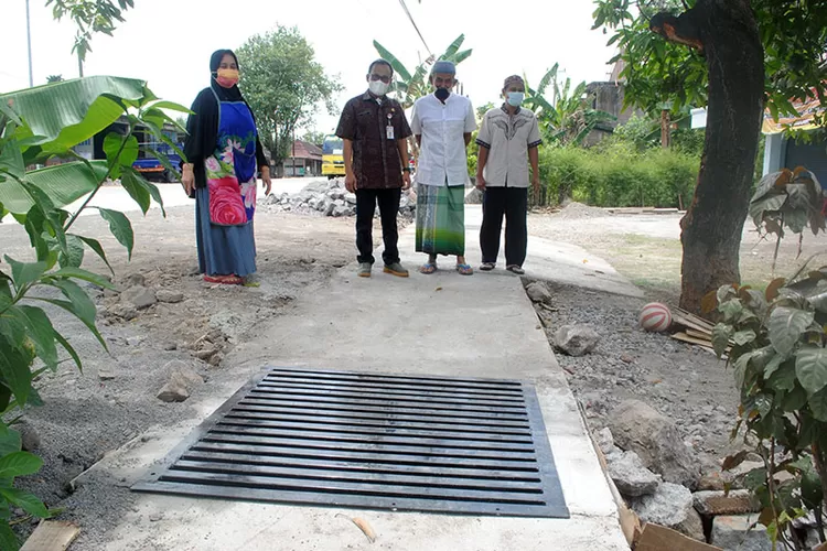 Tutup Selokan Dari Bahan Besi
