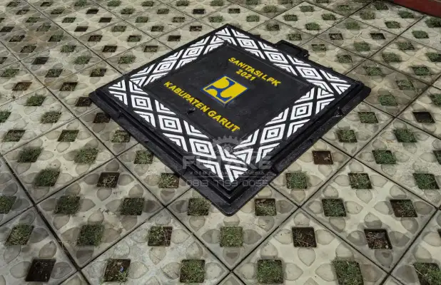 manhole cover dari besi cor