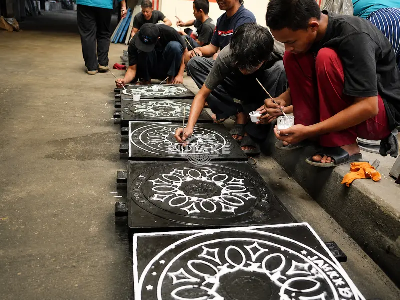 Tutup manhole cast iron berbahan besi cor untuk sistem drainase