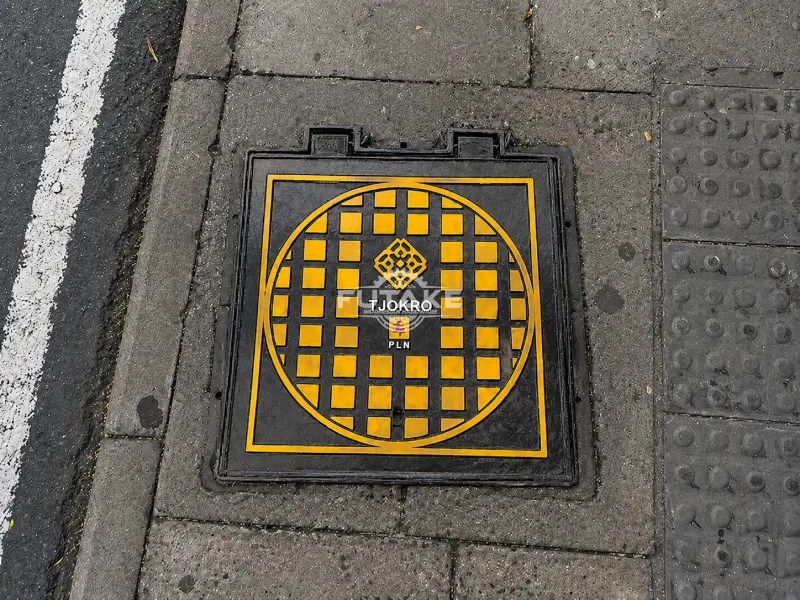 Tutup manhole cast iron heavy duty untuk jalan raya dan kawasan industri